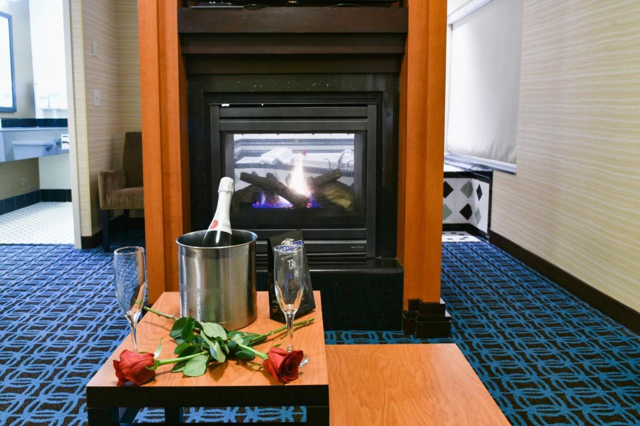 Fairfield Inn Hartford Airport Уиндзор Локс Екстериор снимка