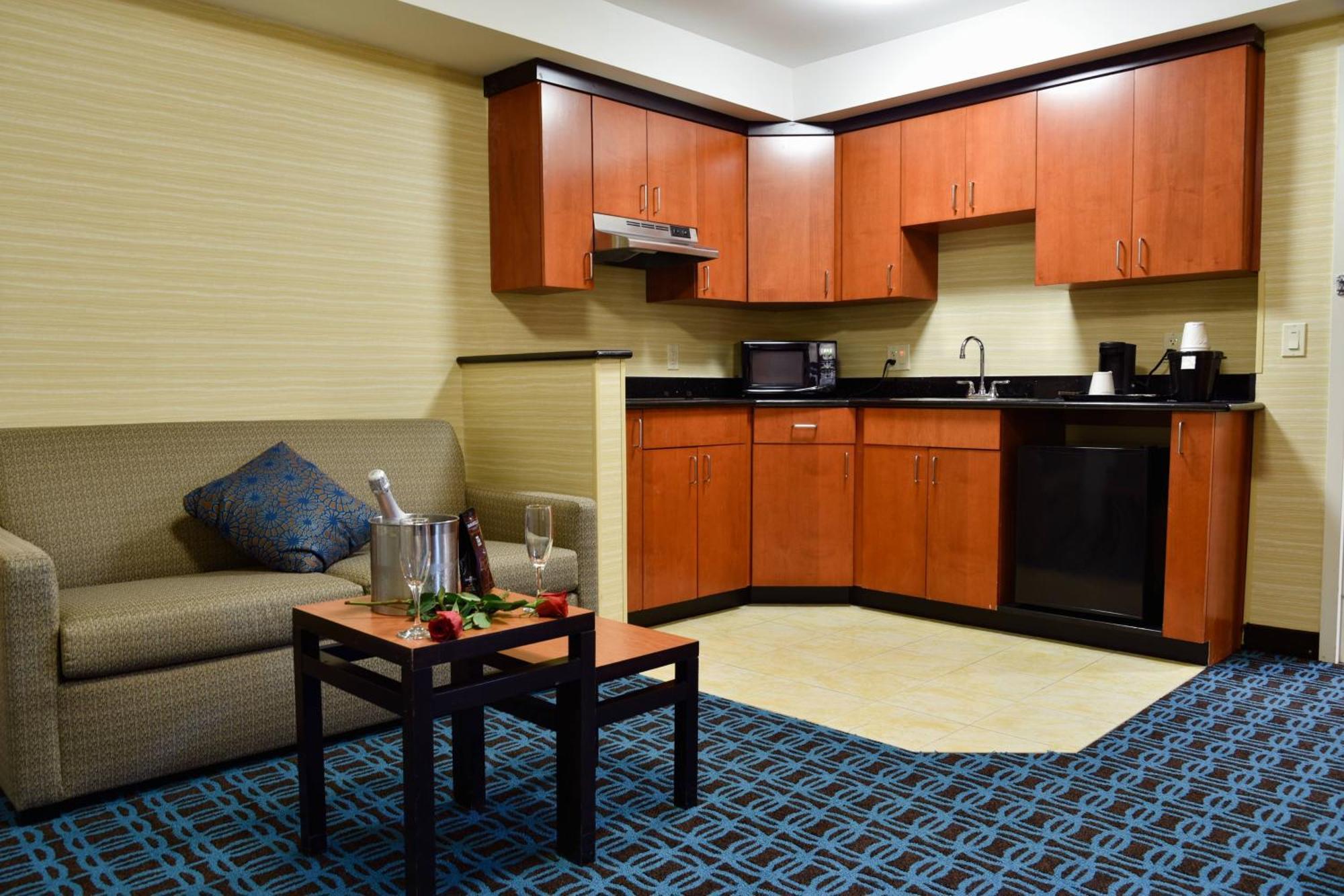 Fairfield Inn Hartford Airport Уиндзор Локс Екстериор снимка