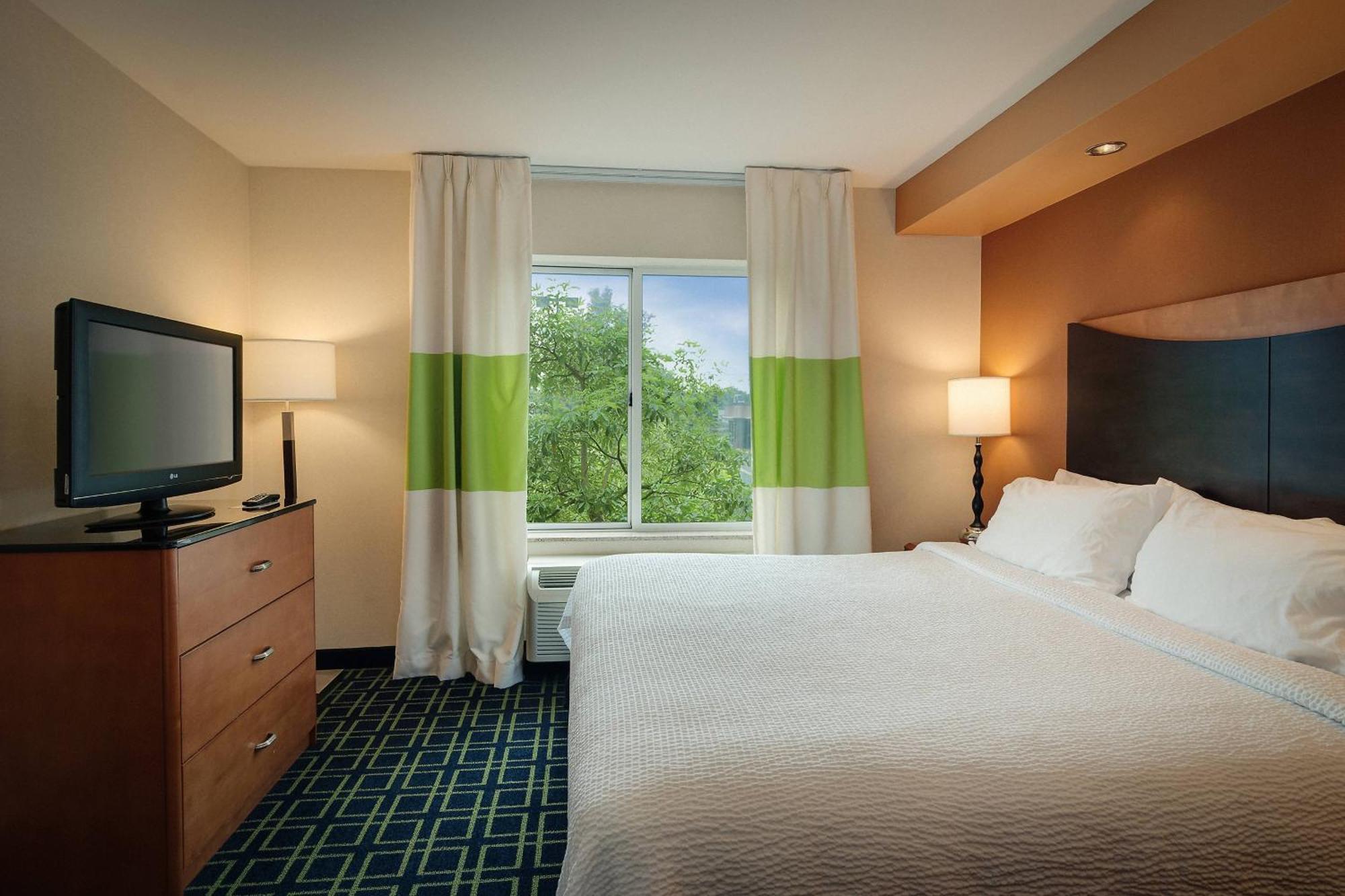 Fairfield Inn Hartford Airport Уиндзор Локс Екстериор снимка