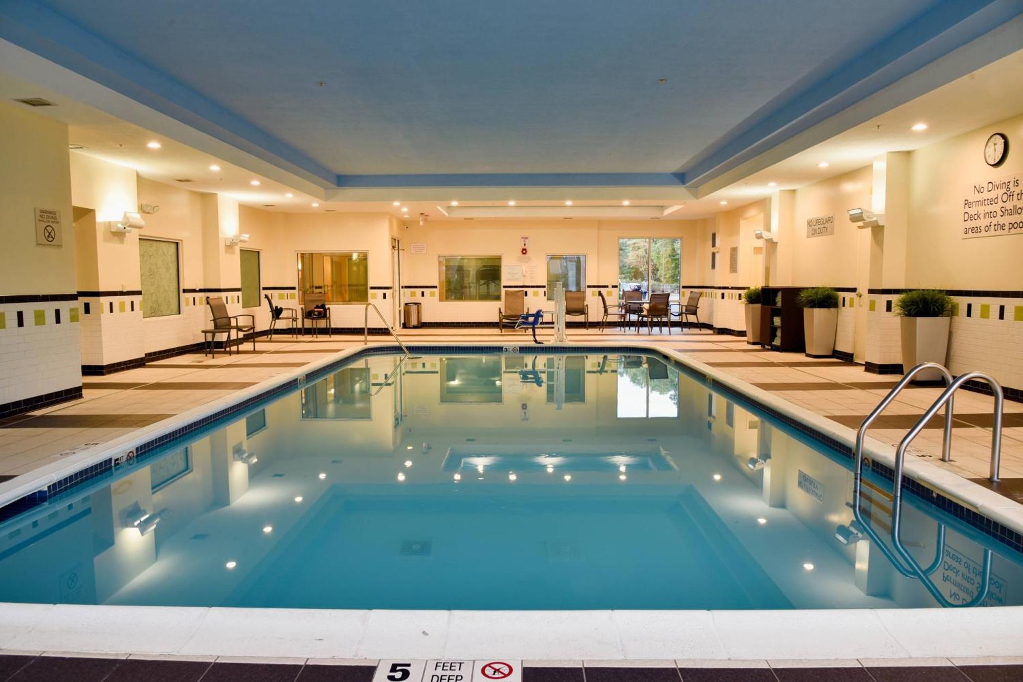 Fairfield Inn Hartford Airport Уиндзор Локс Екстериор снимка