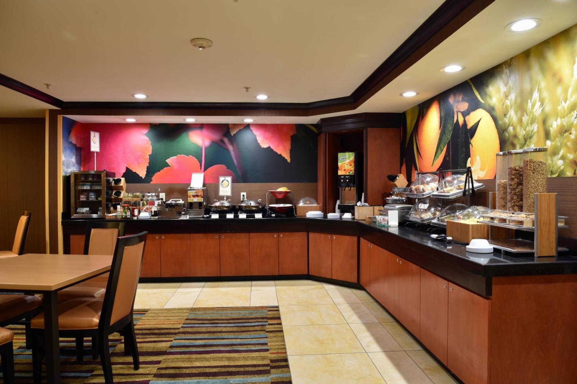 Fairfield Inn Hartford Airport Уиндзор Локс Екстериор снимка