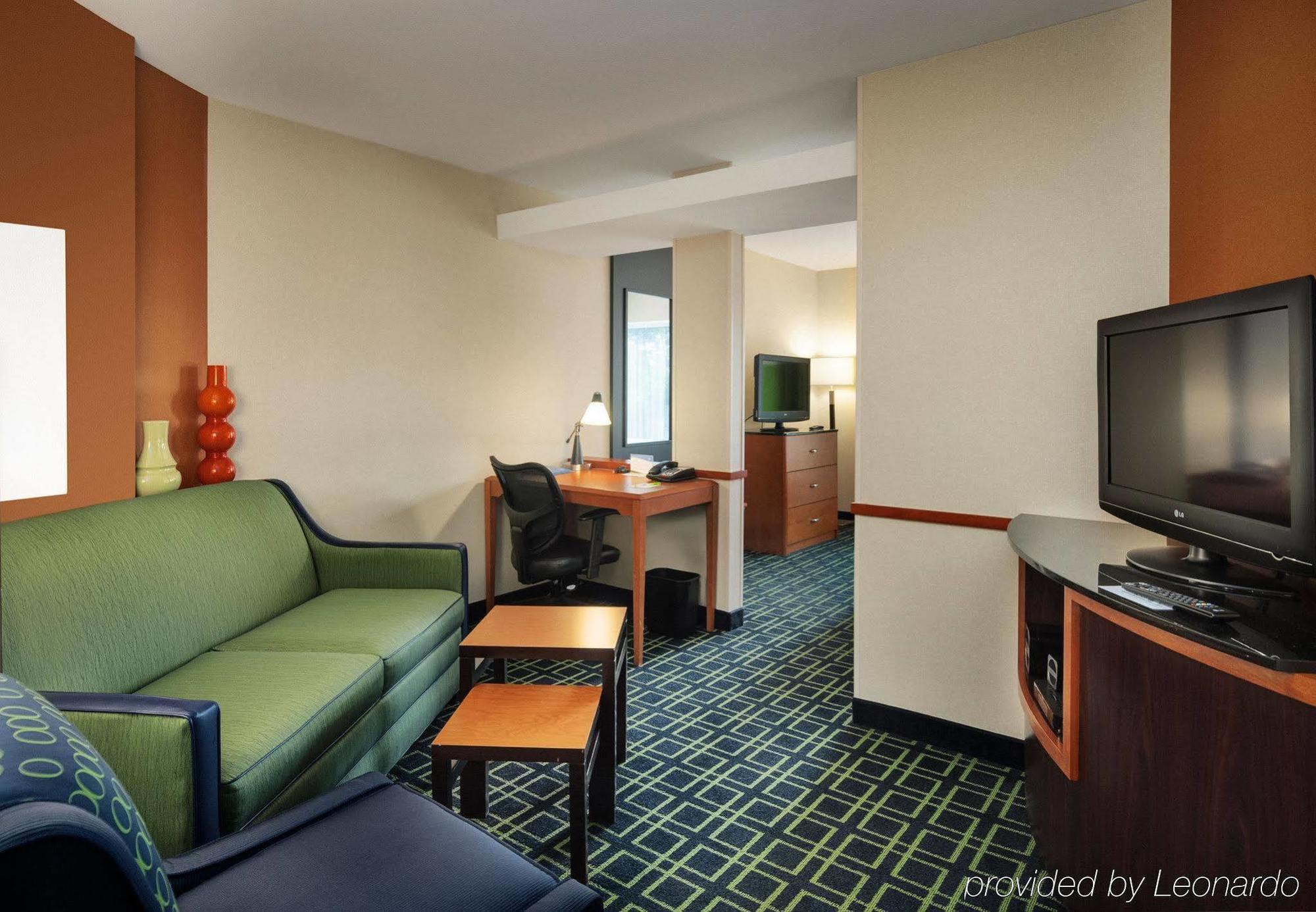 Fairfield Inn Hartford Airport Уиндзор Локс Екстериор снимка