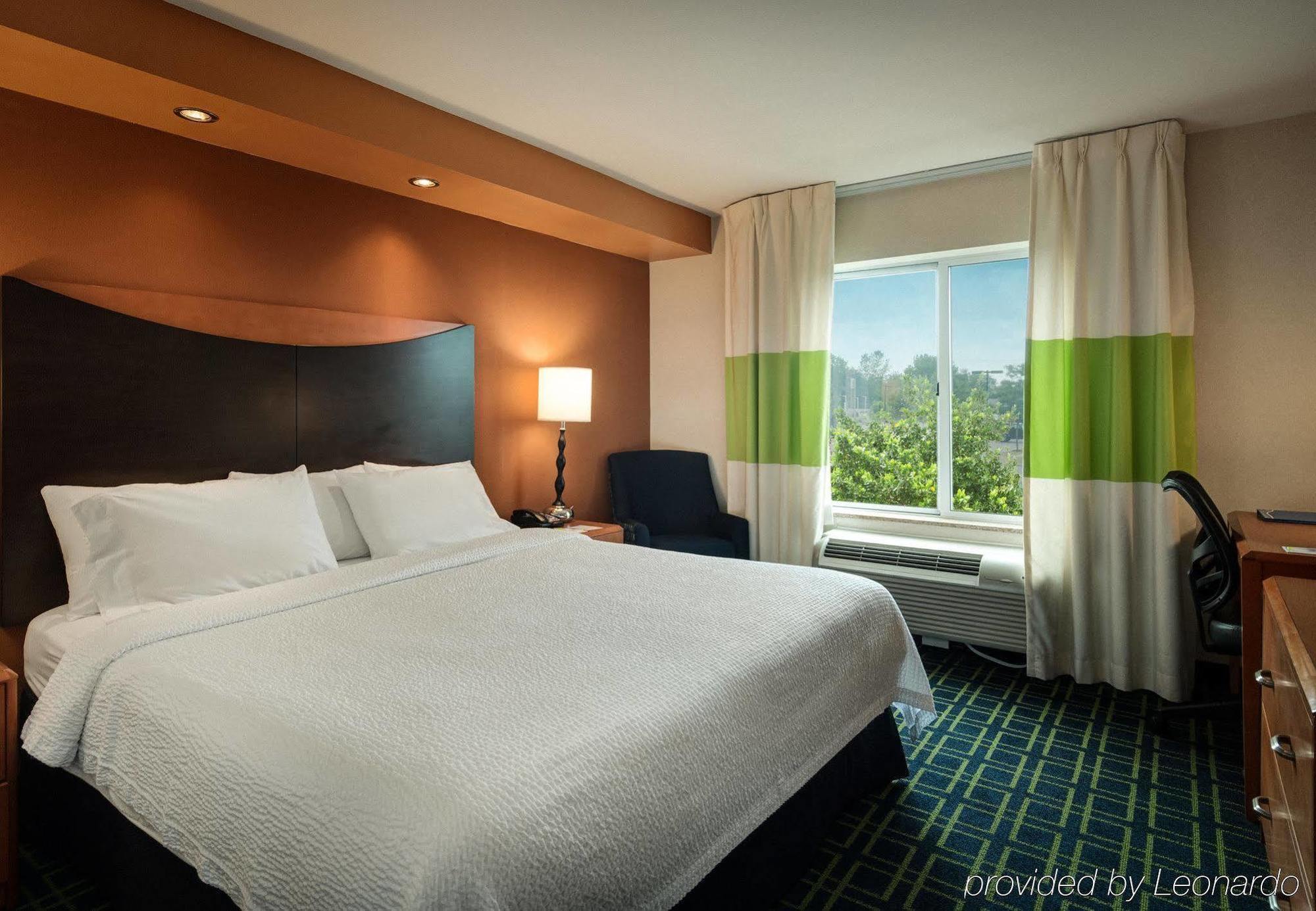 Fairfield Inn Hartford Airport Уиндзор Локс Екстериор снимка