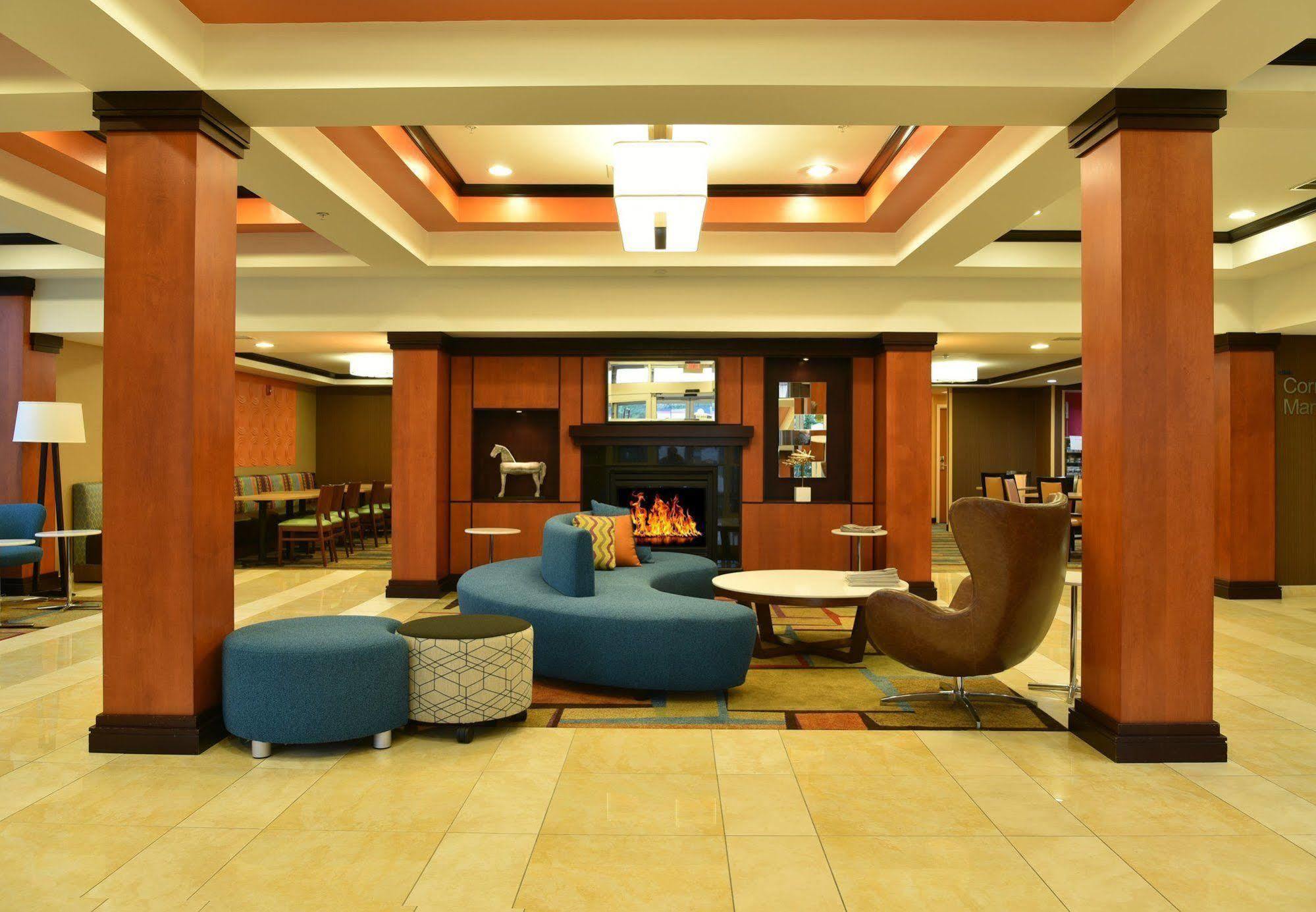 Fairfield Inn Hartford Airport Уиндзор Локс Екстериор снимка