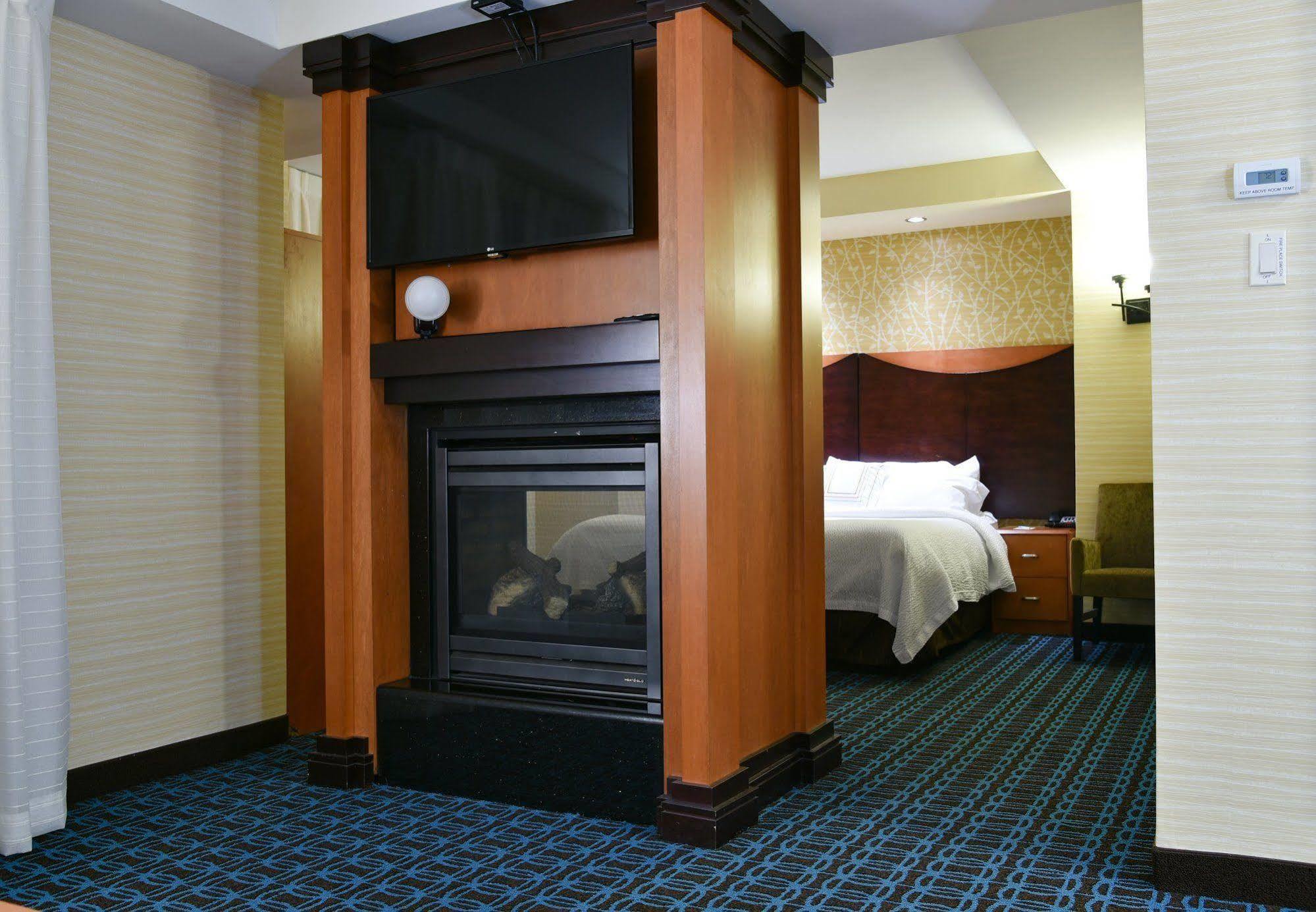 Fairfield Inn Hartford Airport Уиндзор Локс Екстериор снимка